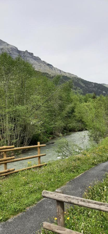 レ・コンタミンヌ・モンジョワUn Havre De Paix Aux Pieds Des Chemins De Montagneアパートメント エクステリア 写真